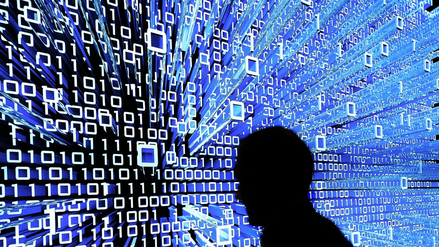Für viele Menschen in Deutschland ist Künstliche Intelligenz (KI) längst Teil ihres Arbeitsalltags. (Symbolbild) Foto: Peter Ste