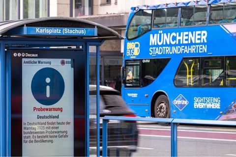 Anzeigetafeln sind Teil des sogenannten Warnmittel-Mix, der sicherstellen soll, dass möglichst jeder eine Warnung erhält. Foto: