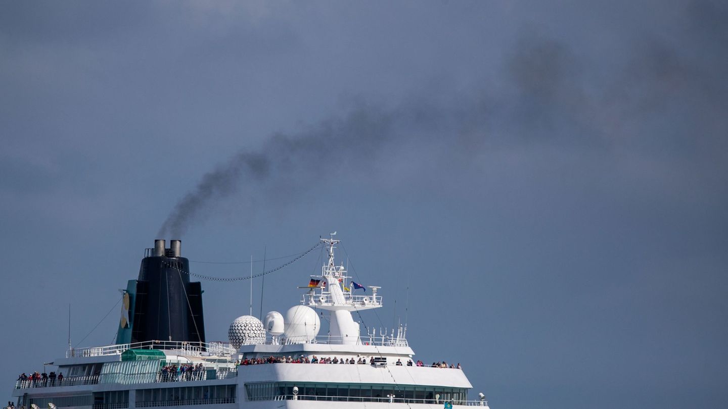Naturschutzbund kritisiert Klimaschutz in der Kreuzfahrtbranche. (Archivbild) Foto: Jens Büttner/dpa-Zentralbild/ZB