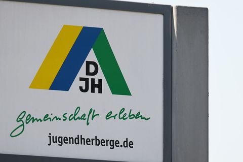 Die funktional ausgestatteten Zimmer werden wöchentlich gereinigt. (Archivbild) Foto: Marijan Murat/dpa
