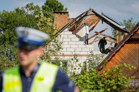 Ein durch Drohnentrümmer zerstörtes Haus im Osten Polens