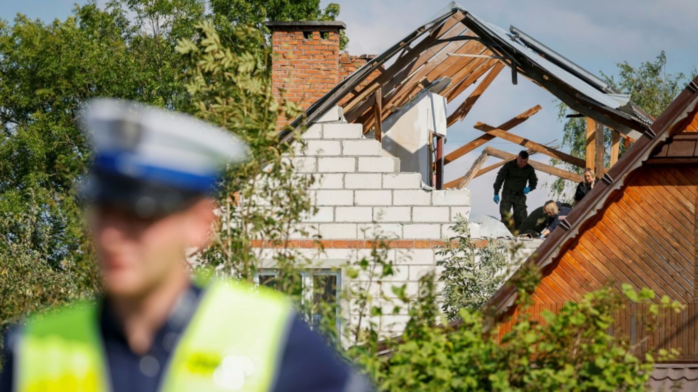 Ein durch Drohnentrümmer zerstörtes Haus im Osten Polens