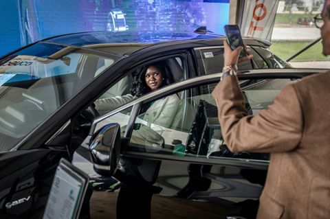 Ausgestelltes E-Auto auf Afrika-Klimagipfel in Addis Abeba