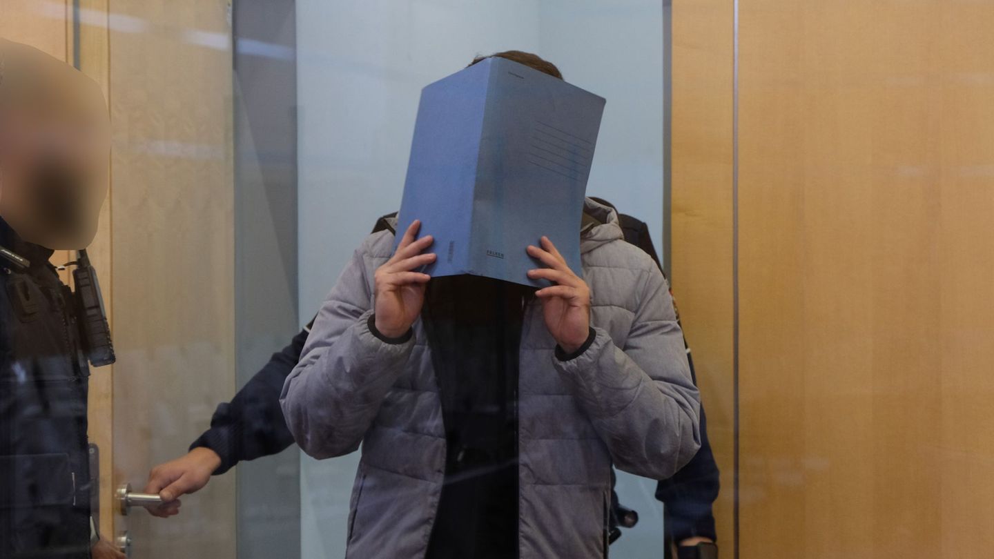 Der Angeklagte soll einen Anschlag vorbereitet und die Terrormiliz IS unterstützt haben. Foto: Frank Christiansen/dpa