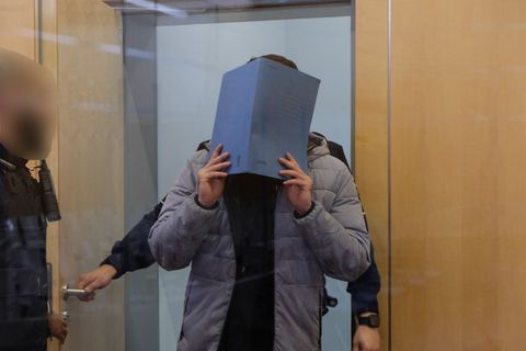 Der Angeklagte soll einen Anschlag vorbereitet und die Terrormiliz IS unterstützt haben. Foto: Frank Christiansen/dpa