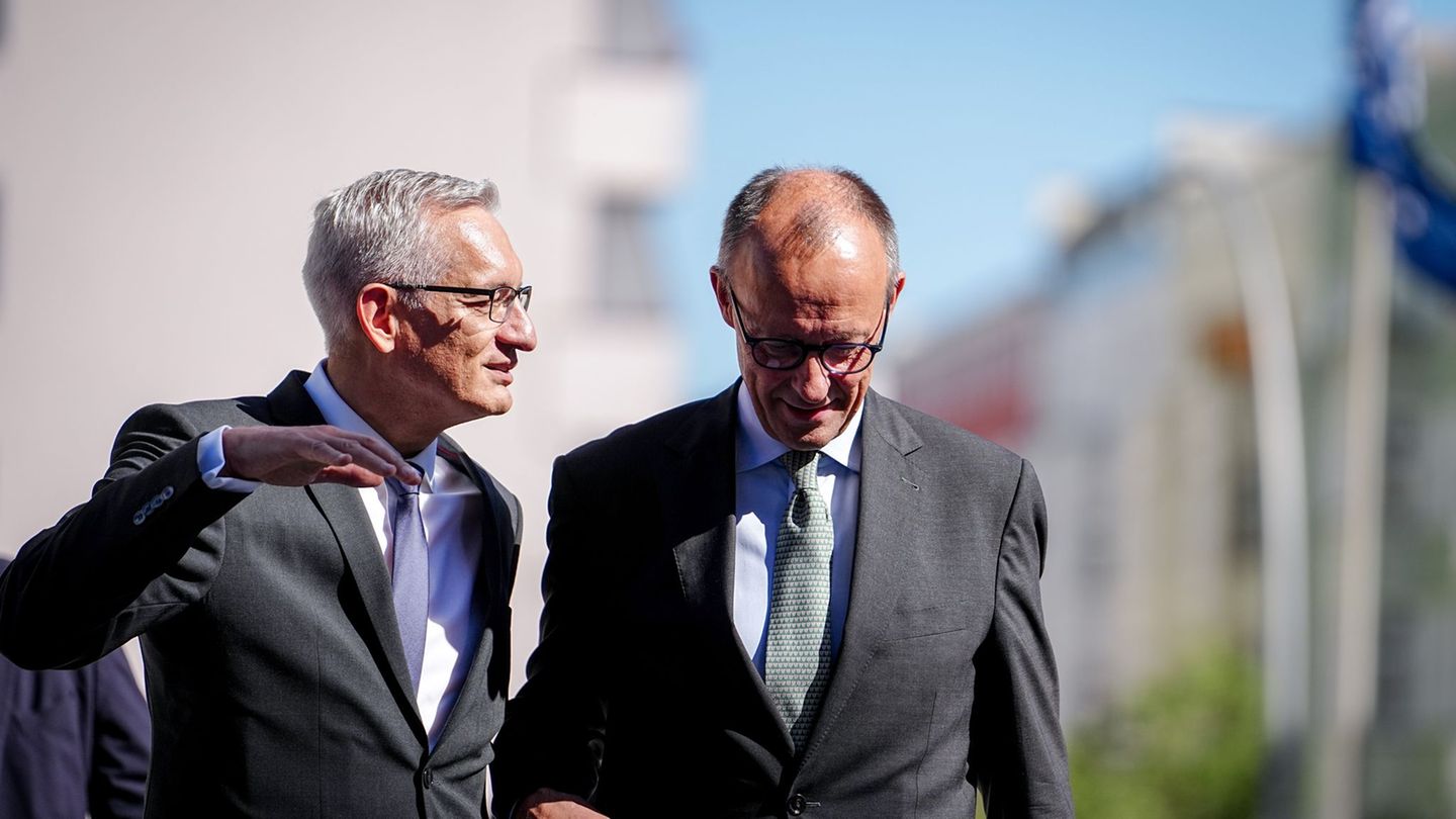 Der bisherige Botschafter in der Ukraine, Martin Jäger, ist neuer Präsident des deutschen Auslandsgeheimdienstes BND. Kanzler Fr