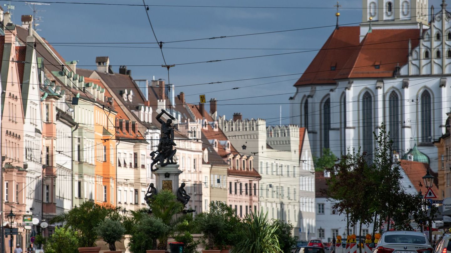 Die Maximilianstraße ist die bekannteste Feiermeile Augsburgs. Hier soll es zu einer homophoben Gewalttat gekommen sein. (Archiv