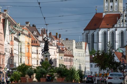 Die Maximilianstraße ist die bekannteste Feiermeile Augsburgs. Hier soll es zu einer homophoben Gewalttat gekommen sein. (Archiv