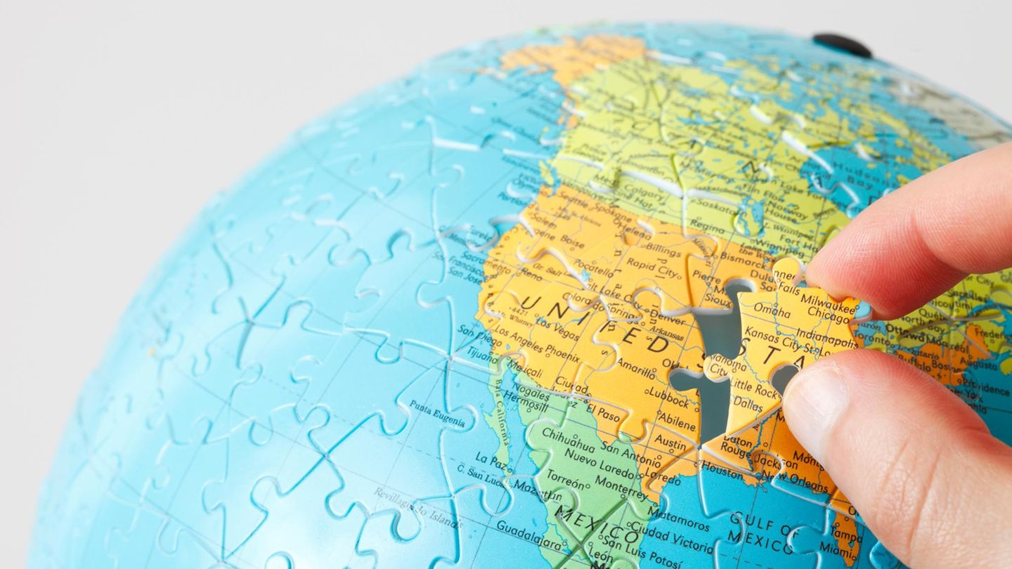 Geographie Spiele: 3D-Puzzle einer Weltkarte