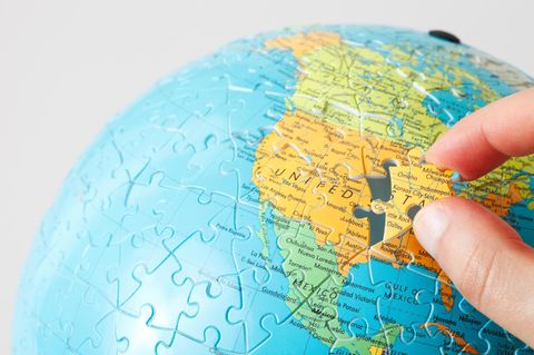 Geographie Spiele: 3D-Puzzle einer Weltkarte