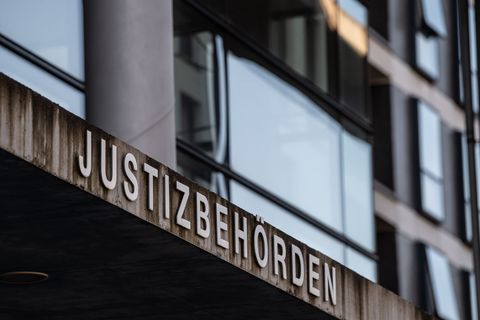 Auch ein Bandenmitglied ist im Zusammenhang mit Führerscheinbetrug im großen Stil zu vier Jahren und zehn Monaten Haft verurteil