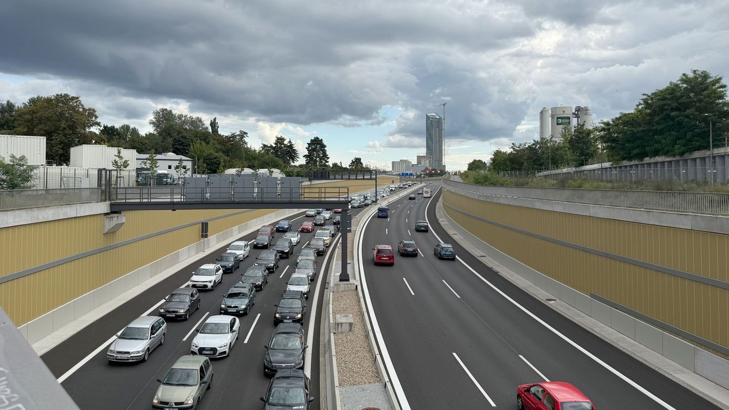 Auf dem 16. Bauabschnitt der Stadtautobahn A100 kommt es immer wieder zu dichtem Verkehr und zu Staus. (Archivfoto) Foto: Silke