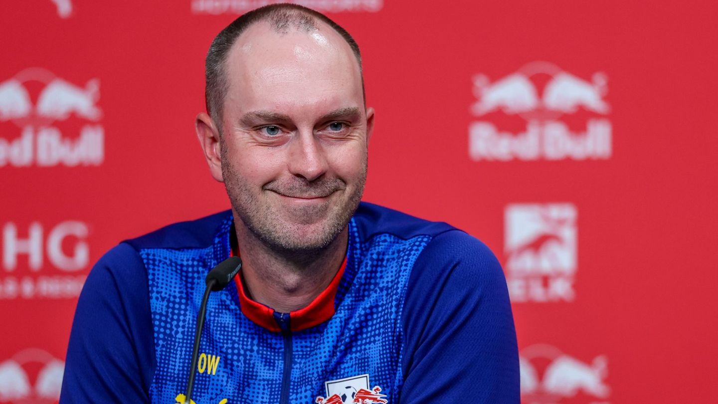 Cheftrainer Ole Werner von RB Leipzig will in Mainz die nächsten Fortschritte sehen. (Archivbild) Foto: Jan Woitas/dpa