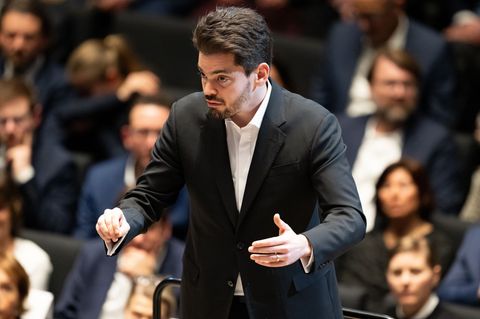 Lahav Shani ist beim Festival nicht willkommen. (Archivbild) Foto: Sven Hoppe/dpa