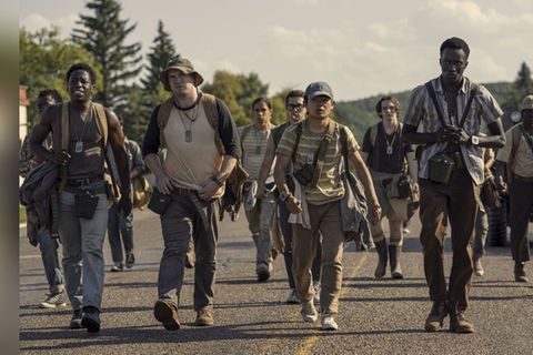 In Richtung einer ungewissen Zukunft: Die teilnehmenden Jugendlichen von "The Long Walk".