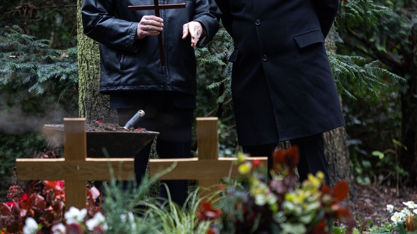 Das novellierte Bestattungsgesetz räumt mehr Möglichkeiten ein. (Symbolbild) Foto: Hannes P Albert/dpa