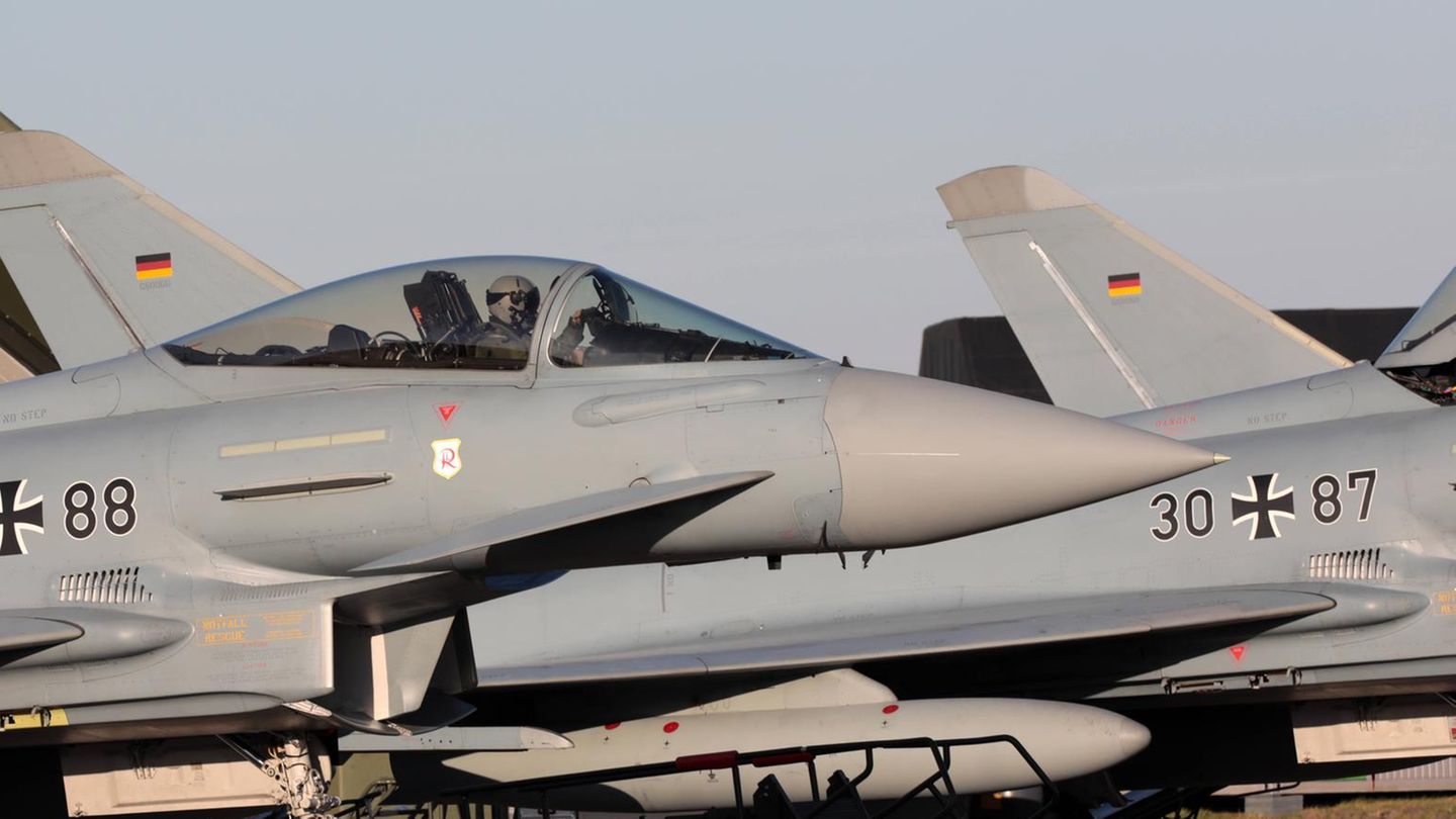 Kampfjets vom Typ Eurofighter der Bundeswehr