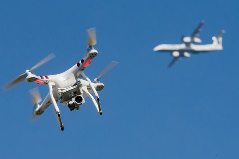 Eine Drohne beeinträchtigte den Flugverkehr am Flughafen Hannover eine halbe Stunde lang, weil sie sich in der Einflugschneise d