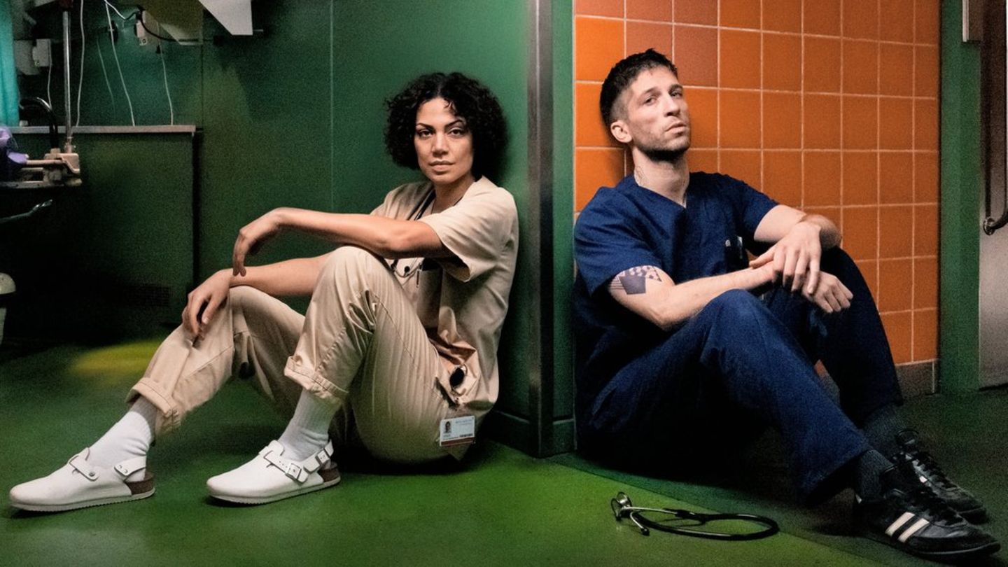 Haley Louise Jones und Slavko Popadić in "KRANK Berlin".