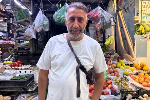 "Ich bin Kreuzberger Berliner Libanese", sagt Ramadan. Foto: Amira Rajab/dpa