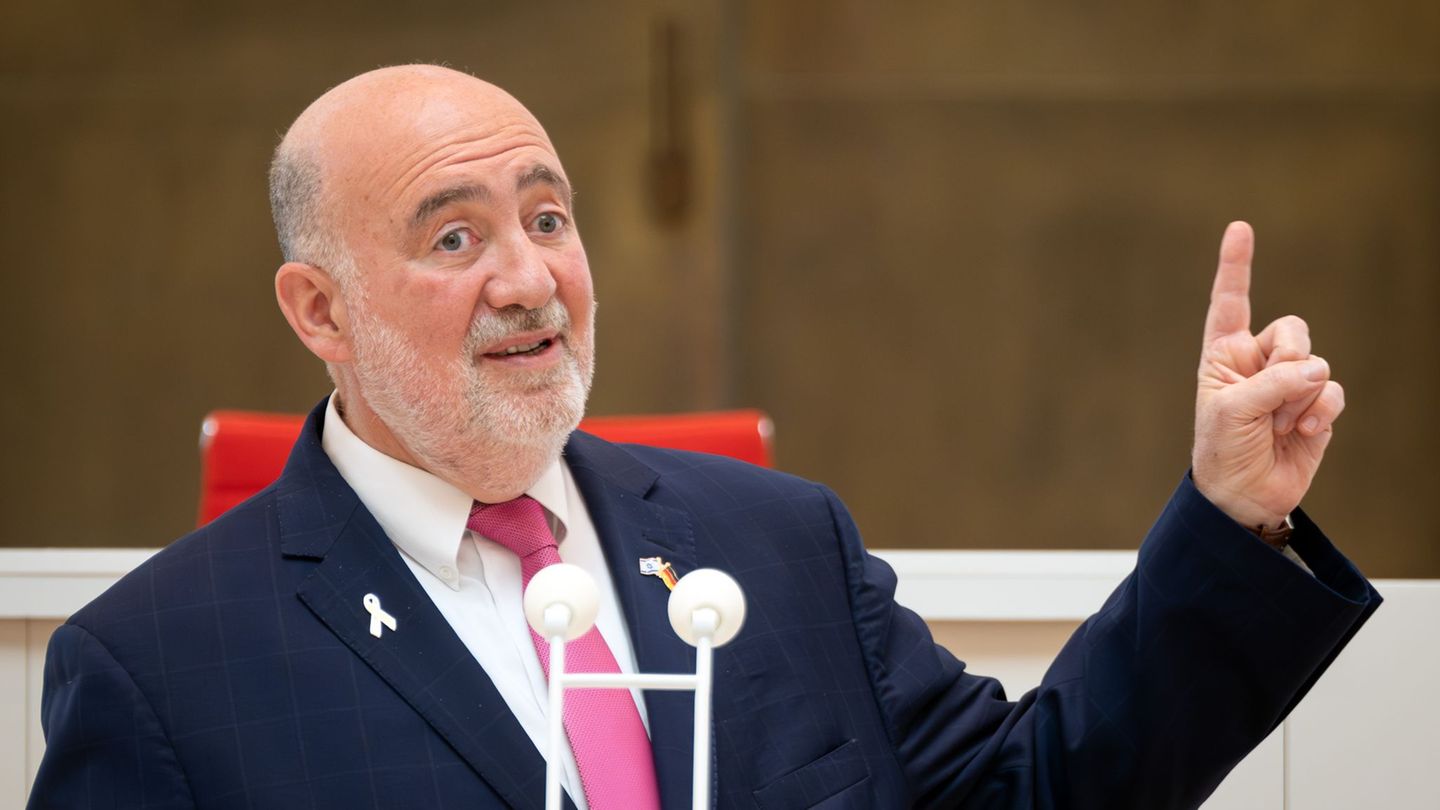 Ron Prosor warf den Veranstaltern einen "Frontalangriff auf die Kunstfreiheit" vor. (Archivbild) Foto: Soeren Stache/dpa