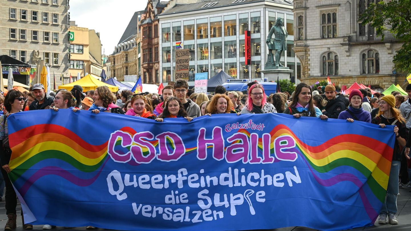 In Halle findet der CSD inmitten wachsender Bedrohungen statt. (Archivbild) Foto: Heiko Rebsch/dpa