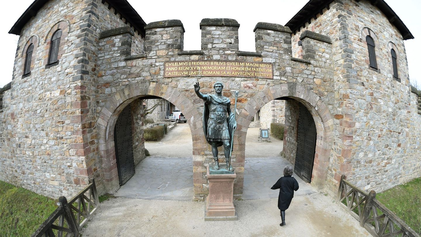 Zur Abwechslung wandeln an diesem Sonntag im Römerkastell mal keine verkleideten Römer. Mit unterschiedlichen Tänzen und Führung