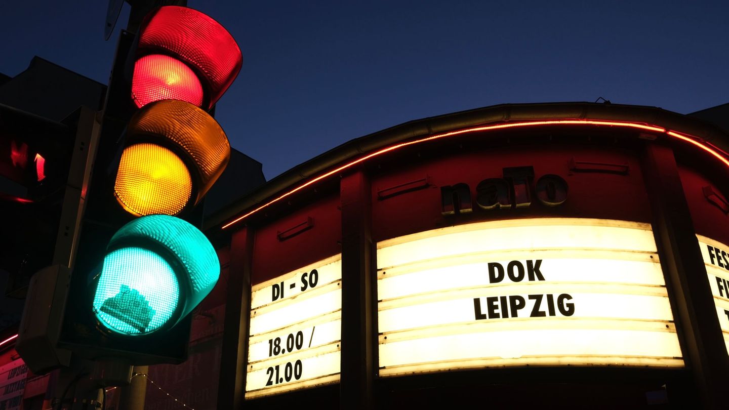 Auch das Filmfestival DOK Leipzig muss mit weniger Fördermitteln auskommen, das macht sich beim barrierefreien Angebot bemerkbar