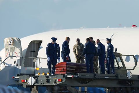 Der Sarg wurde nach Arizona überführt. Foto: Ross D. Franklin/AP/dpa