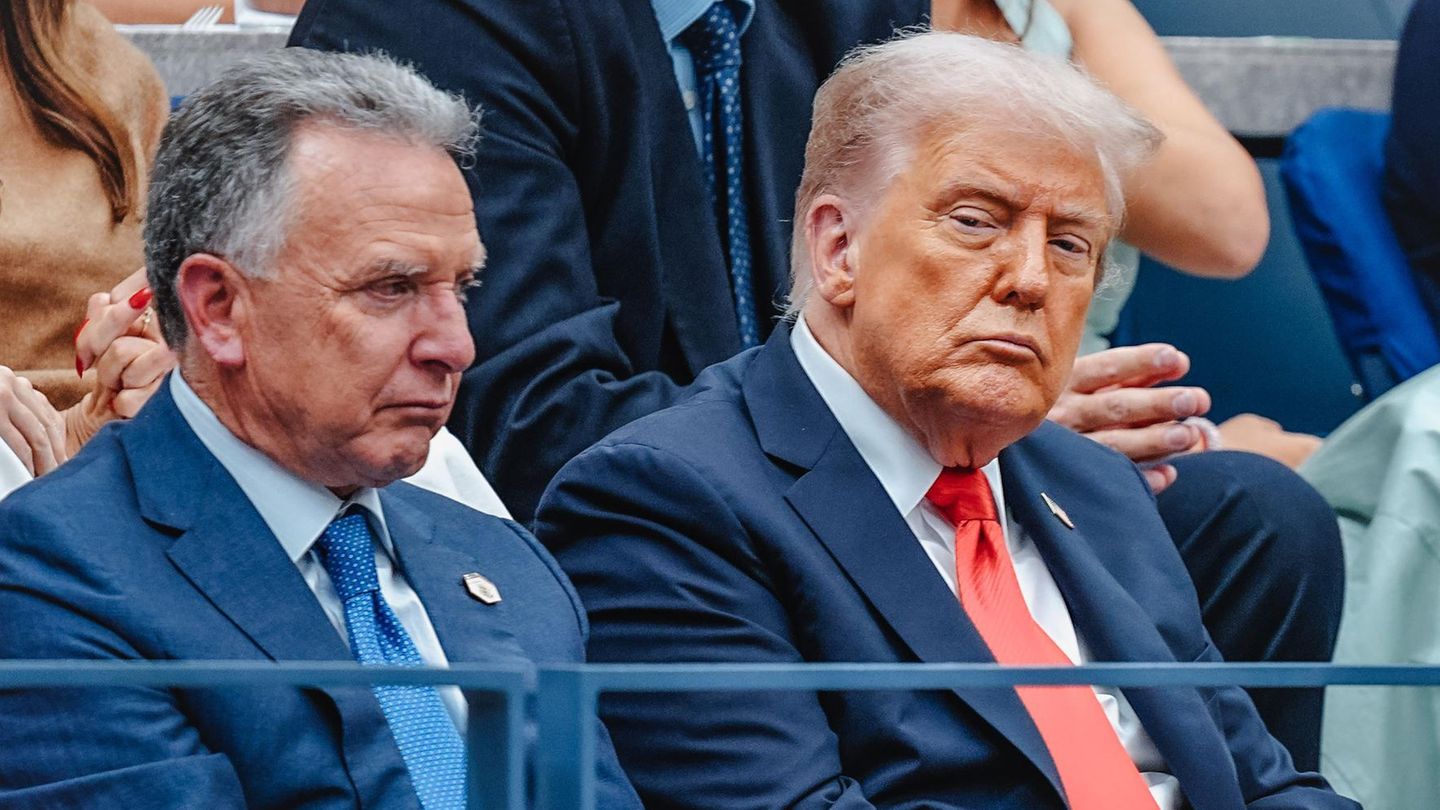 Donald Trump neben seinem Sondergesandten Steve Witkoff