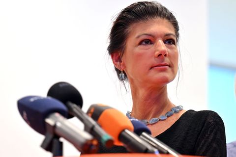 Sahra Wagenknecht will sich auch nach einer Umbenennung ihrer Partei politisch engagieren. (Archivbild) Foto: Martin Schutt/dpa