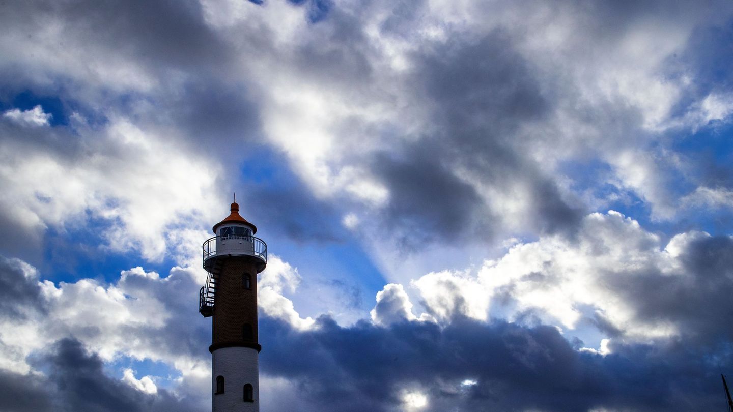 Das Wetter am Wochenende bringt spätsommerliche Temperaturen mit sich. (Symbolbild) Foto: Jens Büttner/dpa-Zentralbild/dpa
