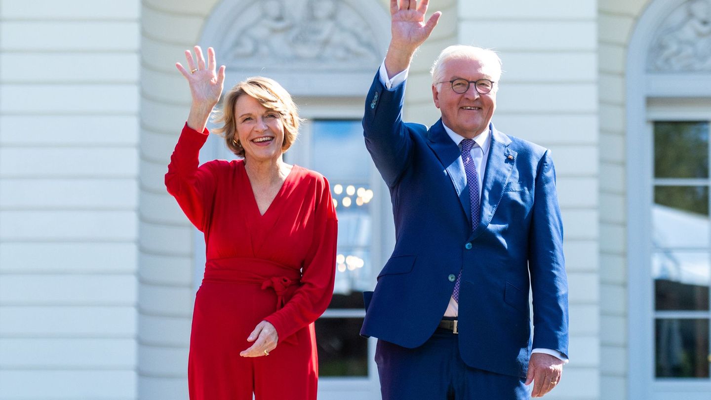 Steinmeier feiert mit 4.000 ehrenamtlich Engagierten im Park von Schloss Bellevue. (Archivbild) Foto: Christophe Gateau/dpa