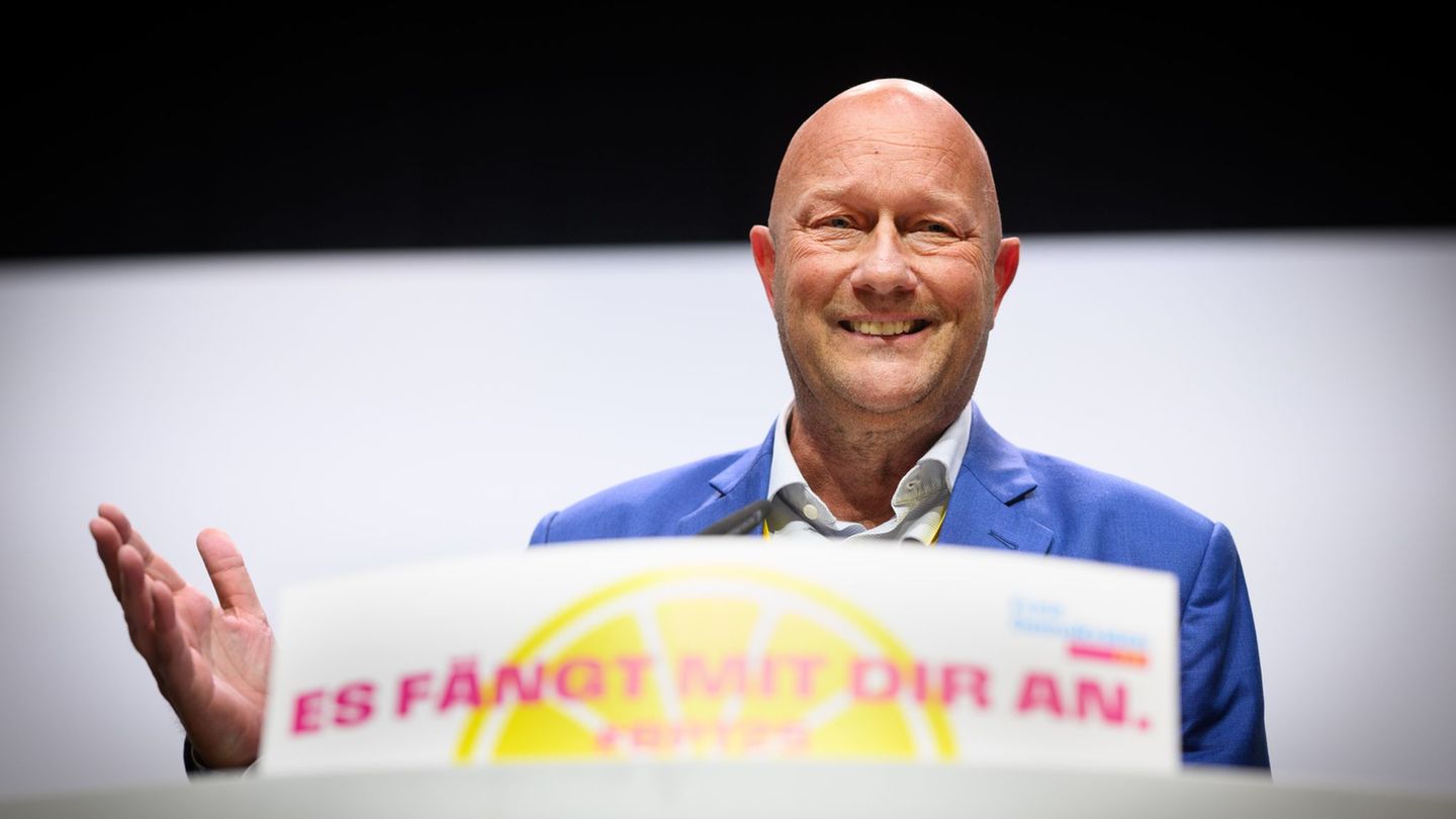 Thüringens Ex-Kurzzeitministerpräsident Thomas Kemmerich verlässt die FDP. (Archivbild) Foto: Bernd von Jutrczenka/dpa