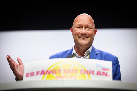 Thüringens Ex-Kurzzeitministerpräsident Thomas Kemmerich verlässt die FDP. (Archivbild) Foto: Bernd von Jutrczenka/dpa