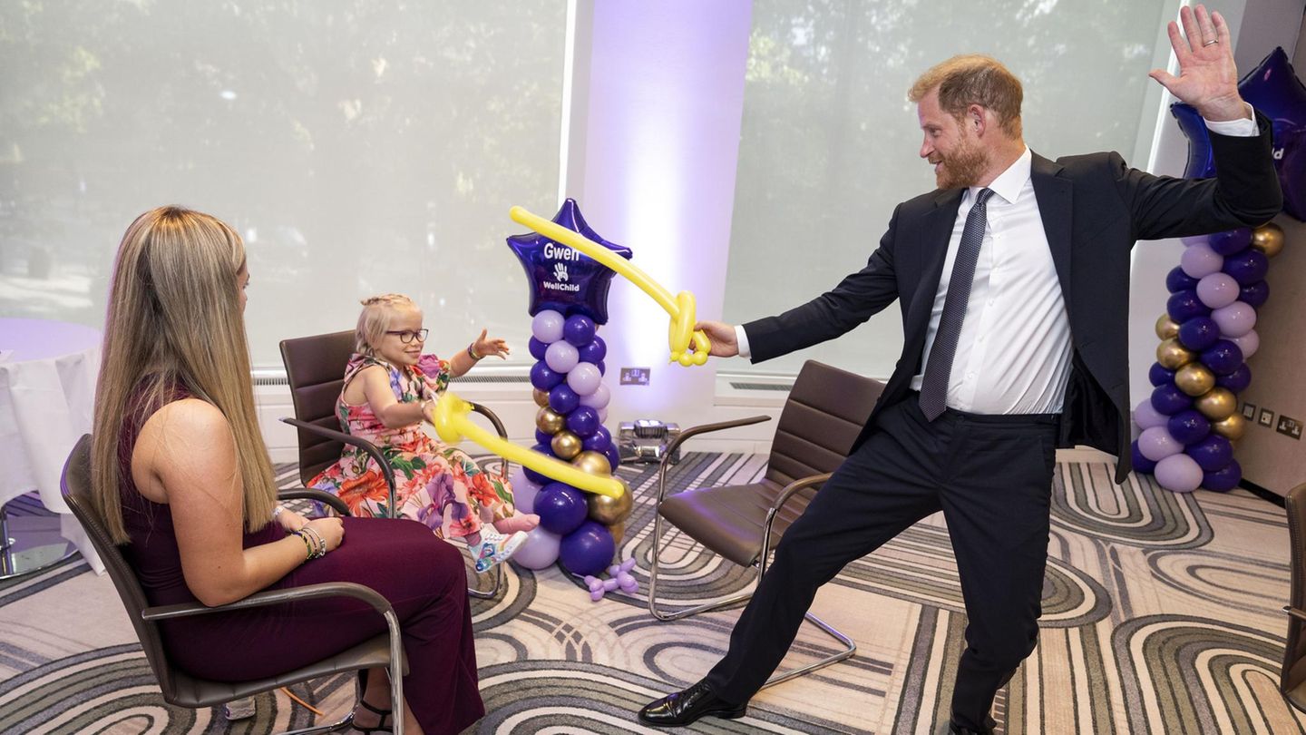 Prinz Harry spielt bei einem Charity Event