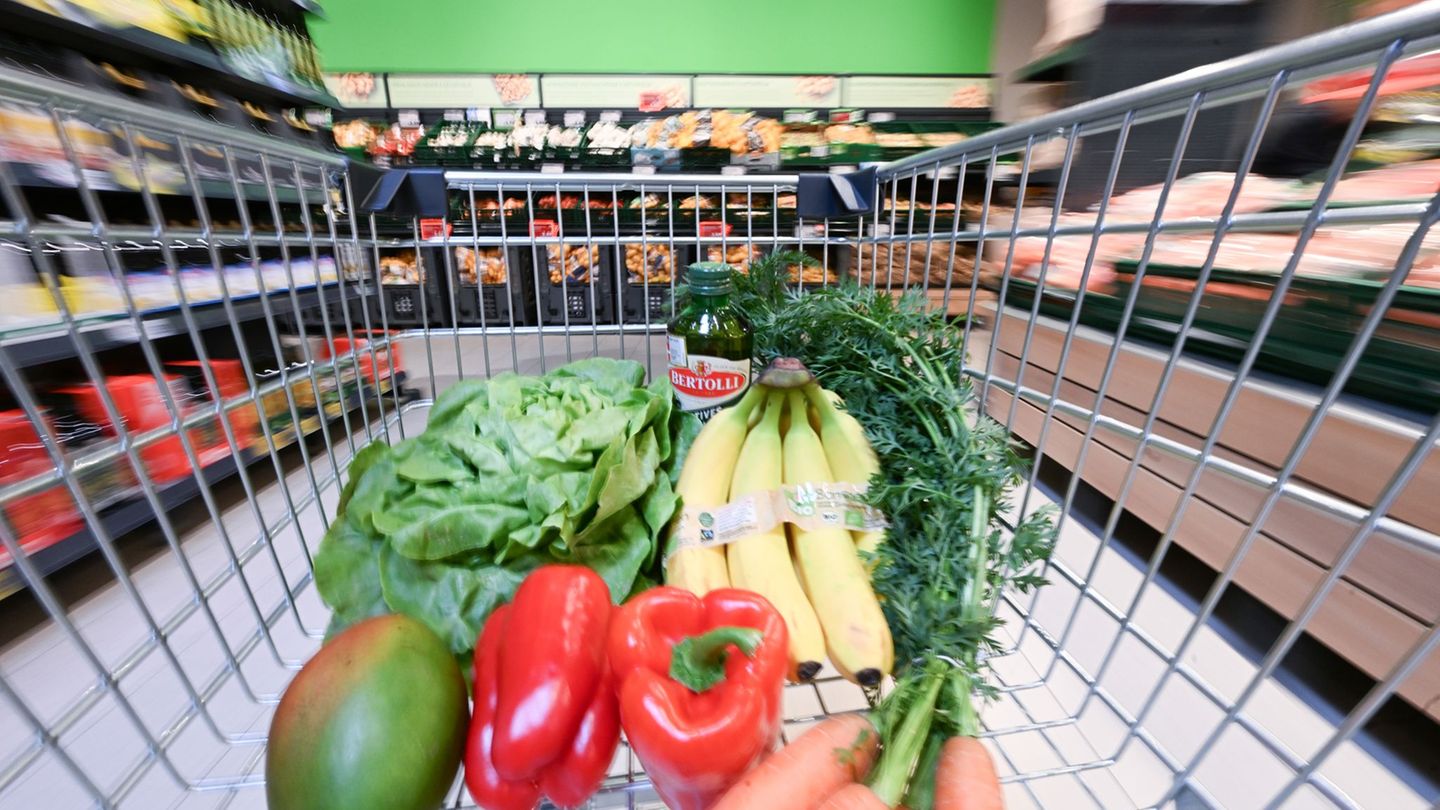 Obst teurer - Gemüse günstiger: Für Nahrungsmittel mussten die Menschen hierzulande nach Berechnungen des Statistischen Bundesam