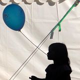 Fotografie: Schattenriss von Mädchen mit Luftballon