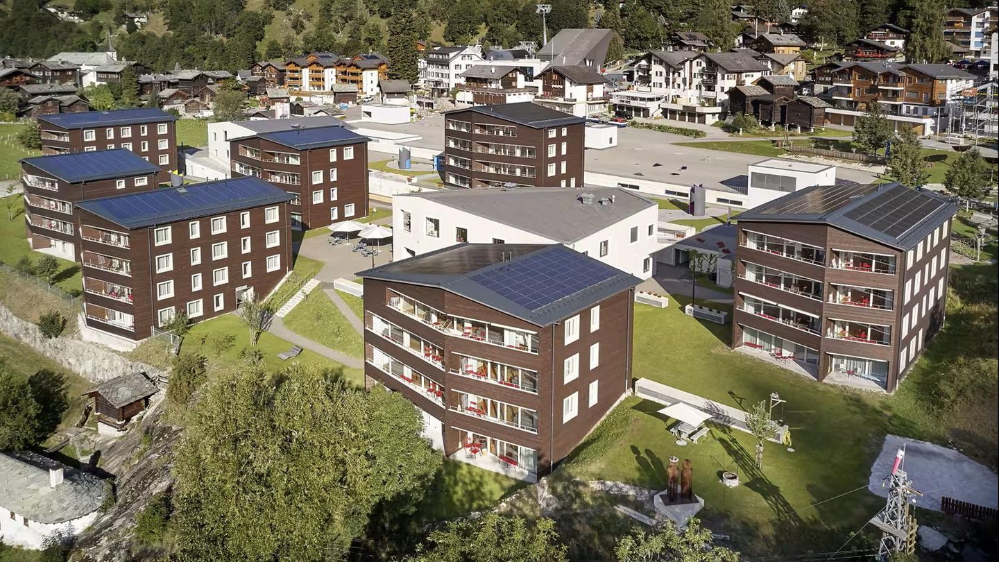 Luftbild der Hotelanlage Blatten-Belalp