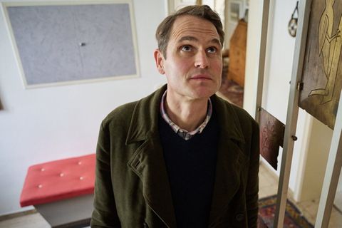 Felix Voss (Fabian Hinrichs) muss im "Tatort: Ich sehe dich" auf seine langjährige Kollegin verzichten.