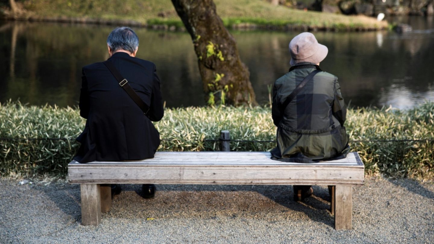 Zwei Senioren in Japan