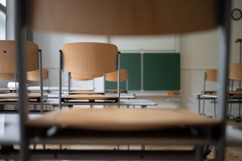 Eine Grundschule ist in Erkrath wegen Schäden am Gebäude geschlossen worden. (Symbolbild) Foto: Marijan Murat/dpa