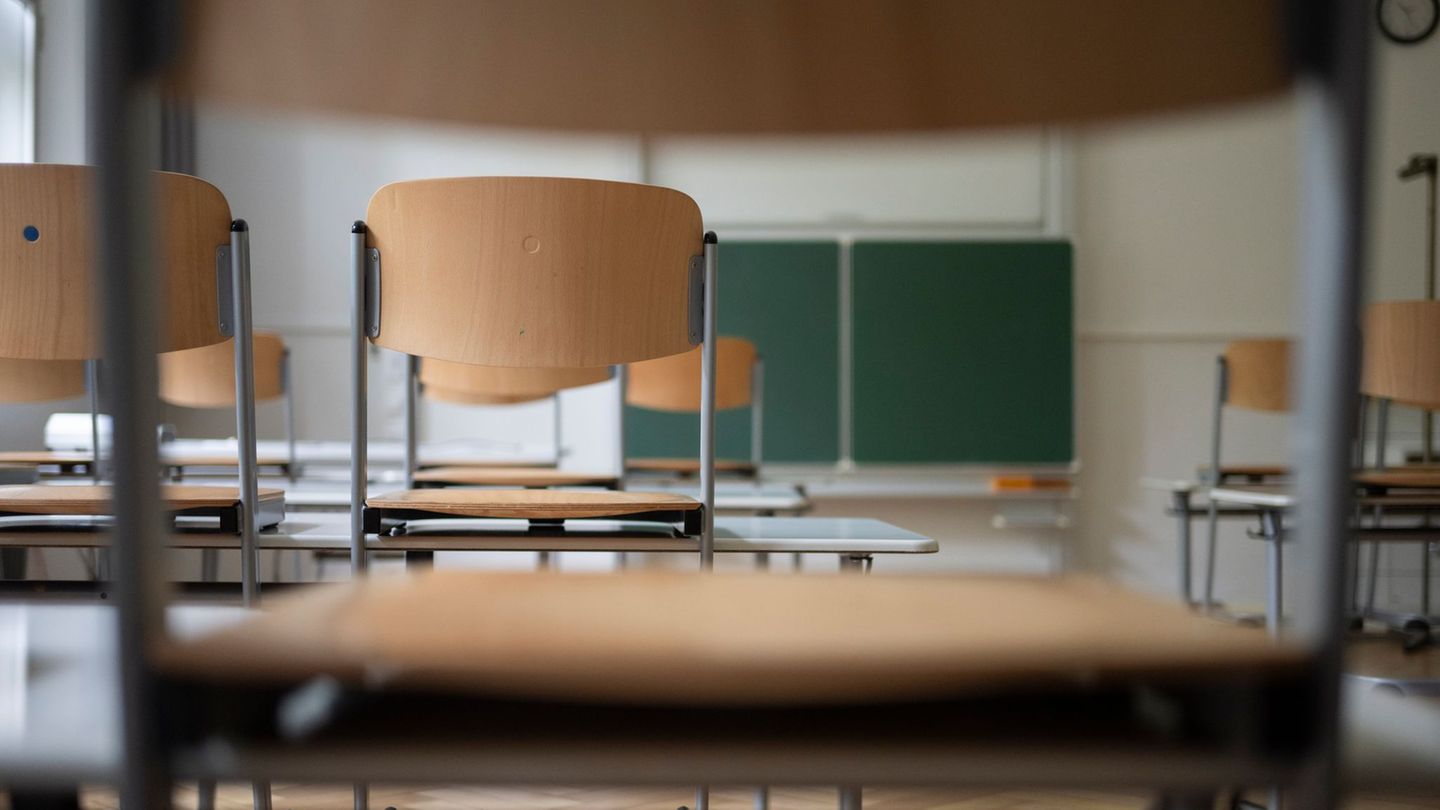 Eine Grundschule ist in Erkrath wegen Schäden am Gebäude geschlossen worden. (Symbolbild) Foto: Marijan Murat/dpa