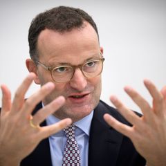 Spahn stößt Debatte über Vermögensverteilung an. (Archivbild) Foto: Bernd von Jutrczenka/dpa