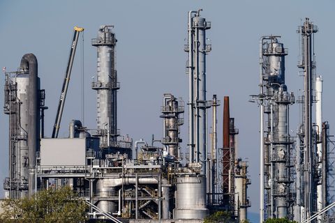 Die chemische Industrie zählt zu den Schlüsselbranchen in Rheinland-Pfalz. (Archivbild) Foto: Uwe Anspach/dpa