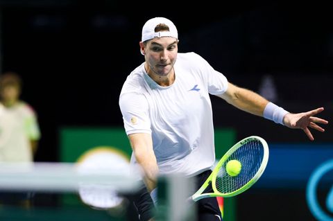 Jan-Lennard Struff bewies in seinem Match gegen Yoshihito Nishioka Nervenstärke. (Archivbild) Foto: Frank Molter/dpa