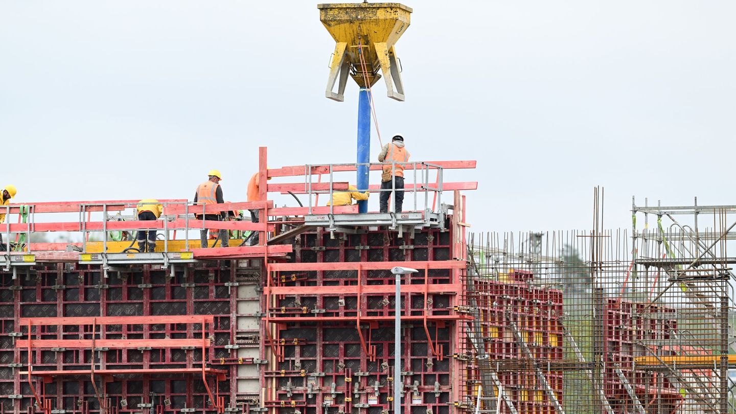Das hessische Baugewerbe verzeichnete im ersten Halbjahr dieses Jahres 189 Insolvenzen (Symbolbild). Foto: Bernd Weißbrod/dpa