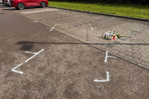 Auf diesem Parkplatz ereignete sich der tödliche Fall. Foto: Marijan Murat/dpa