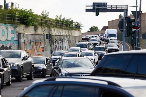 Am Ende der A100 wird die Verkehrsführung geändert. (Archivbild) Foto: Joerg Carstensen/dpa