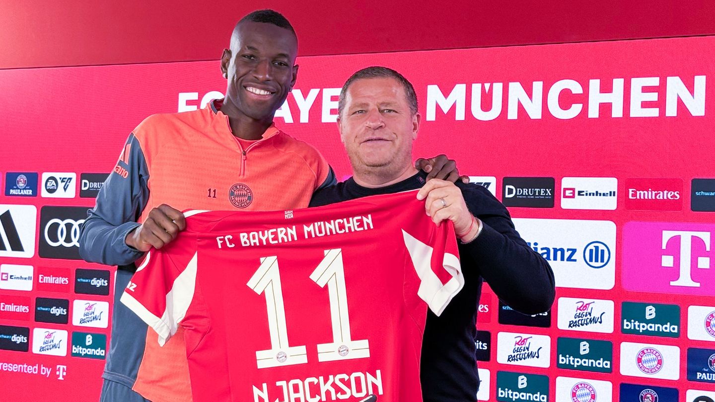 Jackson (l.) wird im Bayern-Trikot mit der 11 auflaufen. Foto: Klaus Bergmann/dpa